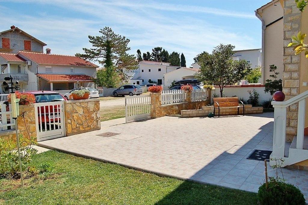 Apartment In Privlaka With Terrace, Air Conditioning, Wi-Fi, Washing Machine المظهر الخارجي الصورة